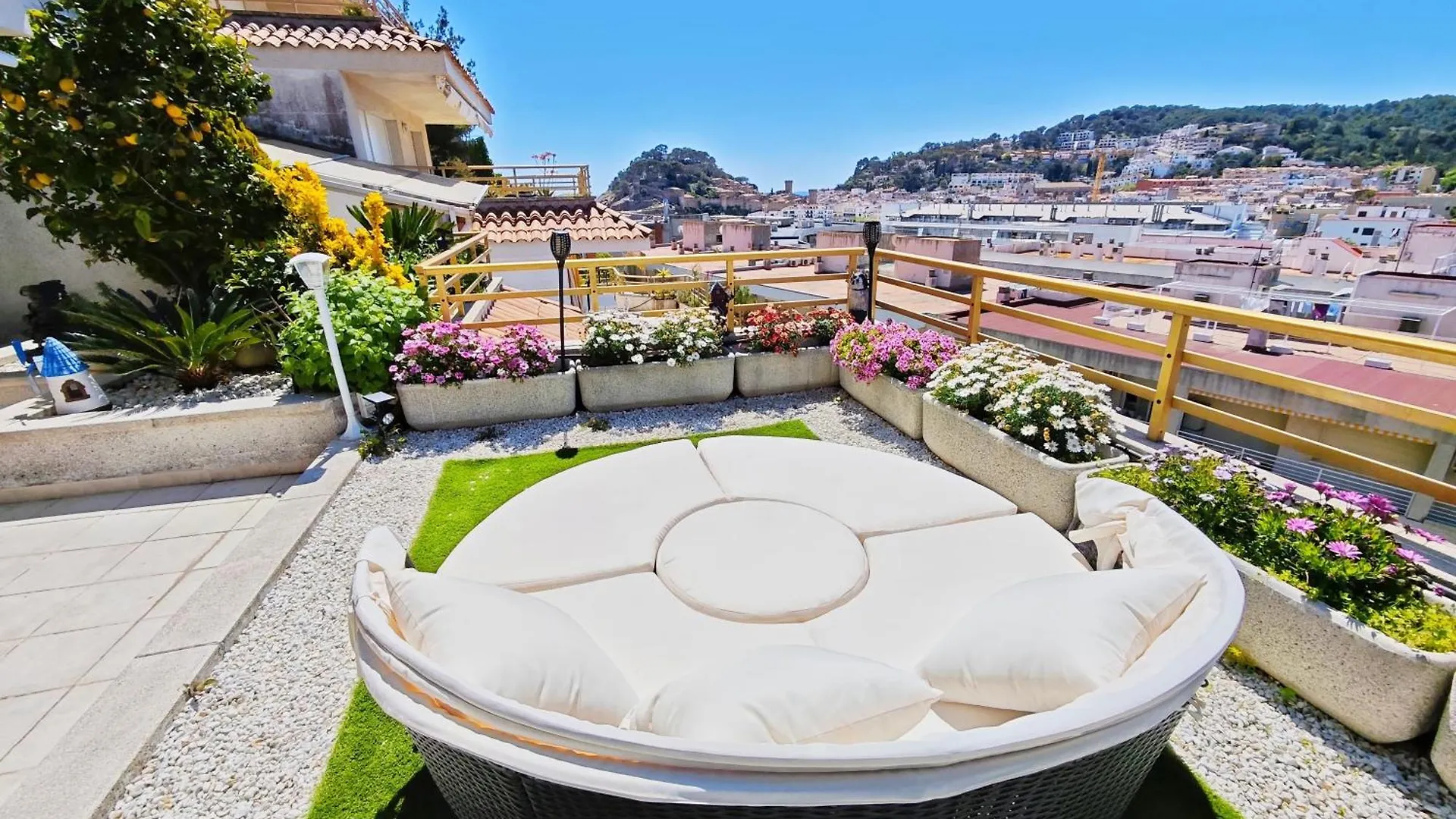 Apartment Luna Tossa De Mar With Jacuzzi, 5Mins Walking To The Beach, Sea And Castle View Big Terrace Spain