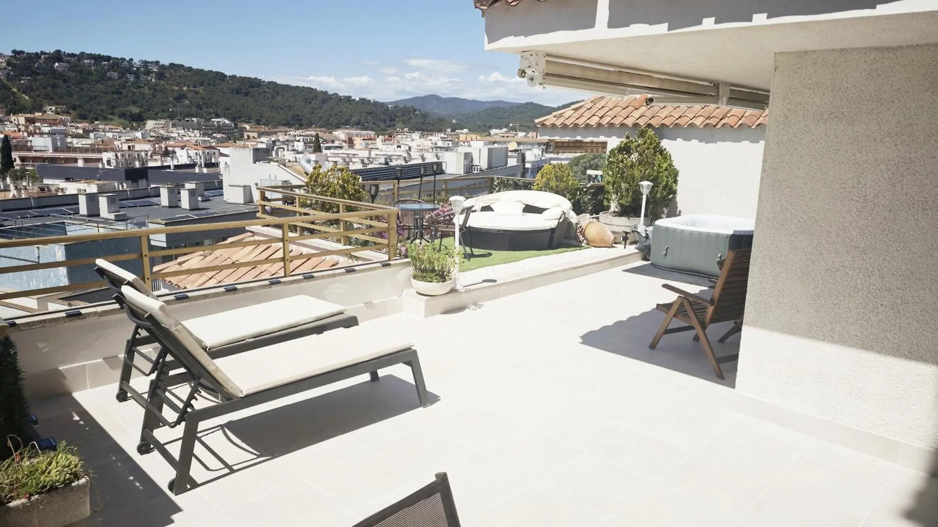 Apartment Luna Tossa De Mar With Jacuzzi, 5Mins Walking To The Beach, Sea And Castle View Big Terrace